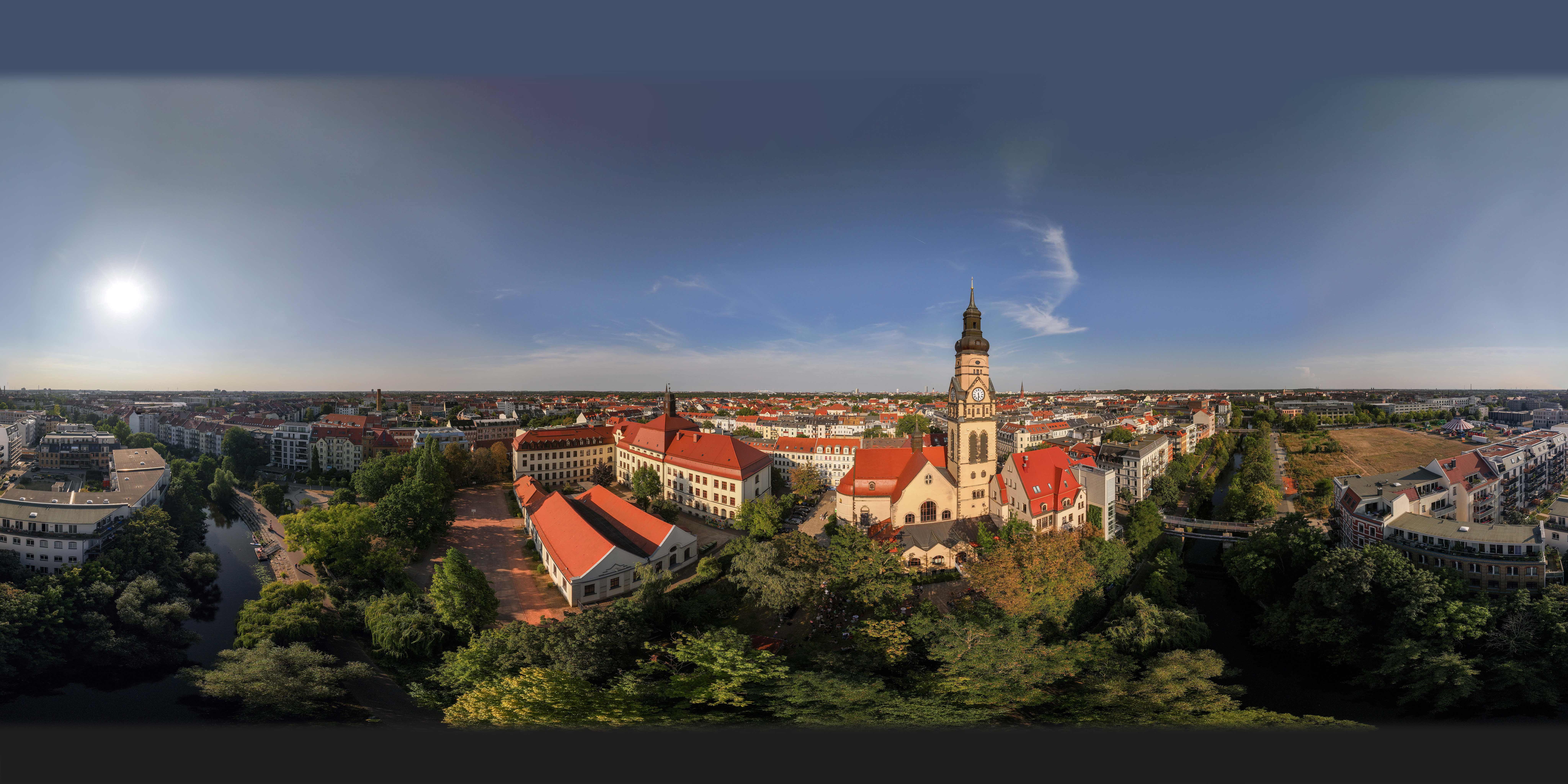 Luftbildaufnahme der Philippuskirche in Leipzig