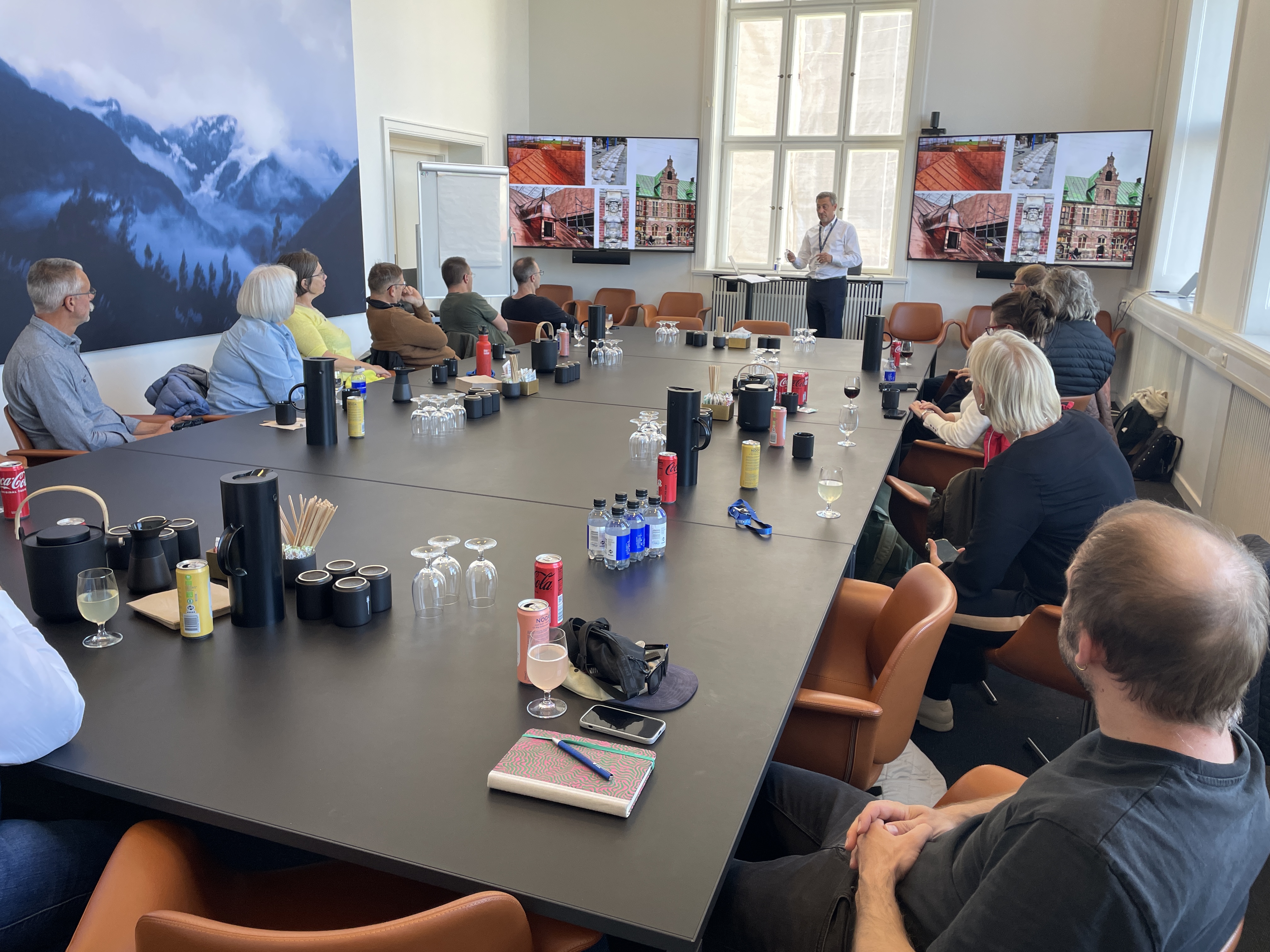 Exkursionsgruppe beim Vortrag