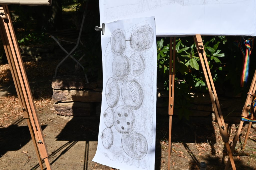 Zeichnungen auf Staffelei